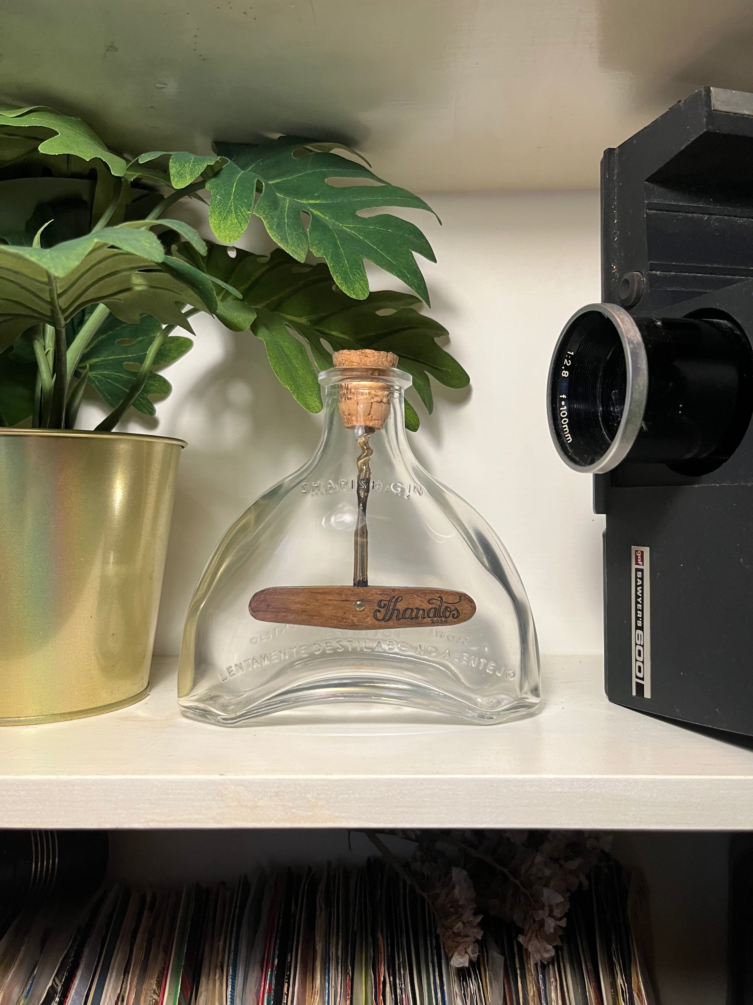 Impossible Bottle, Corkscrew Inside