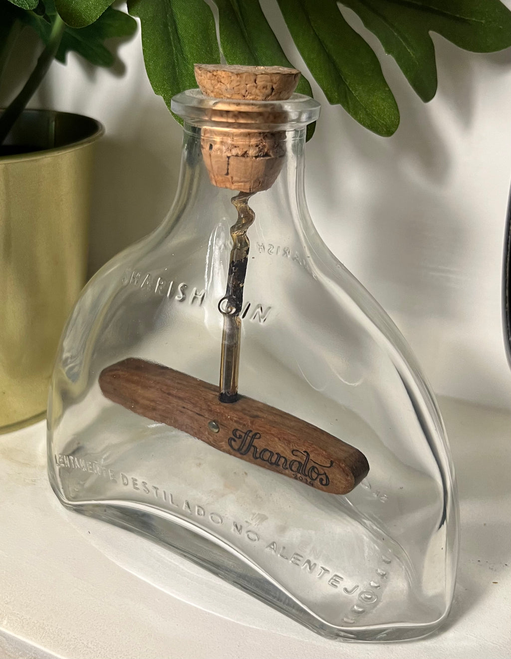 Impossible Bottle, Corkscrew Inside